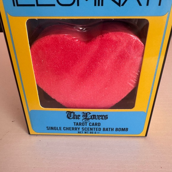 The lovers bath bomb. Single cherry scented bath bomb. - Picture 2 of 3